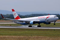 OE-LAY @ VIE - Austrian Airlines