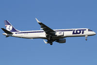 SP-LNA @ VIE - LOT Polish Airlines - by Joker767