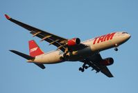 PT-MVL @ MCO - TAM A330-200