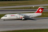 HB-IXR @ LSZH - taxying to the gate