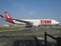 PT-MVF @ LFPG - along with VG, VH and VK, Victor-Foxtrott is part of a quartet on lease from Gecas