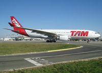 PT-MVK @ LFPG - Out of 20 currently in the fleet, 4 A332s are currently on lease from Gecas.