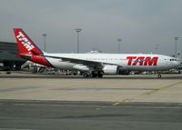 PT-MVS @ LFPG - 2010 was also the year during which TAM became Star Alliance's 27th club member - by Alain Durand