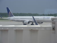 N57855 @ IAH - boeing 757-300 at houston - by christian maurer