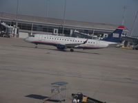 N130HQ @ IND - erj-170 - by christian maurer