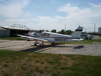 N98237 @ KICL - Getting ready for a washing - by Floyd Taber