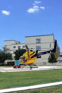 N433P @ TE80 - On the pad at Medical Center of Arlington (with air conditioner attached...it's only 105 degrees out there) - by Zane Adams