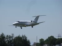 N525DE @ KOSH - Landing KOSH runway 09