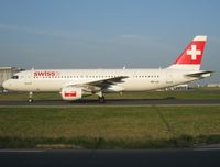 HB-IJU @ LFPG - Taxying to Terminal 1