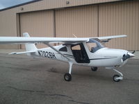 N7026H @ KVLL - Cessna 162 Skycatcher at KVLL Troy, MI. - by P Bowler