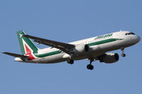 EI-EIE @ VIE - Alitalia