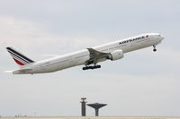 F-GSQI @ LFPG - on take off at CDG - by B777juju