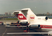 N54326 @ LGA - TWA , old and new logo - by Henk Geerlings