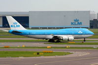 PH-BFT @ EHAM - KLM Royal Dutch Airlines - by Chris Hall