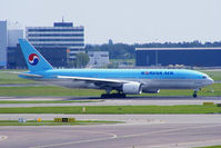 HL7751 @ EHAM - Korean Air Lines - by Chris Hall