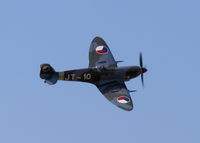 N633VS @ CYXX - Performing at the 2011 Abbotsford,BC airshow - by Guy Pambrun