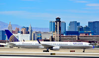 N77871 @ KLAS - N77871 United Airlines 2003 Boeing 757-33N C/N 33526

Las Vegas - McCarran International (LAS / KLAS)
USA - Nevada, August 21, 2011
Photo: Tomás Del Coro - by Tomás Del Coro