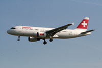 HB-IJJ @ EBBR - Arrival of flight LX786 to RWY 25L - by Daniel Vanderauwera