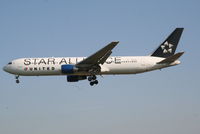 N653UA @ EBBR - Flight UA972 is descending to RWY 25L