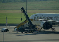 A6-EMU @ LOWW - repair of defect engine - by Thomas Ranner