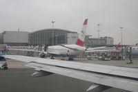 OE-LAT @ CYYZ - At the gate  -  Flight OS072  YYZ-VIE
