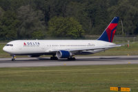 N154DL @ LSZH - departure via RW16 - by Friedrich Becker