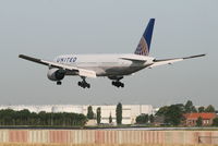 N774UA @ EBBR - Flight UA950 is descending to RWY 25L