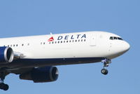 N174DZ @ EBBR - Arrival of flight DL080 to RWY 02