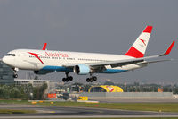 OE-LAT @ VIE - Austrian Airlines - by Joker767