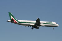 I-BIXA @ EBBR - Flight AZ156 is descending to RWY 02