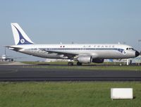 F-GFKJ - Yet, the airline could not perfectly reproduce the livery. First, Airbus is not found of bare metal finish
Second, the registration on the fuselage was set on the cheatline instead of below
Third, the shark tail swims a little bit backwards - by Alain Durand