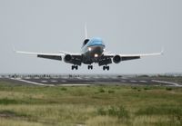 PH-KCD @ TNCM - KLM PH-KCD landing at TNCM - by Daniel Jef