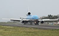 PH-KCD @ TNCM - KLM PH-KCD landing at TNCM - by Daniel Jef