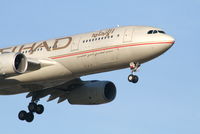 A6-EYH @ EBBR - Arrival of flight EY057 to RWY 02