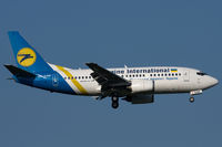 UR-GAW @ LOWW - Ukraine International Airlines