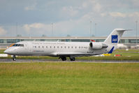 OY-RJI @ EIDW - Lining up r/w 28 - by Robert Kearney