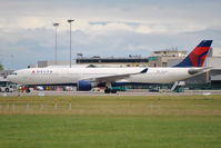 N820NW @ EIDW - DAL on push back - by Robert Kearney