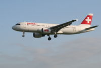HB-IJE @ EBBR - Arrival of flight LX786 to RWY 25L - by Daniel Vanderauwera