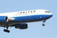 N646UA @ EBBR - Arrival of flight UA972 to RWY 02 - by Daniel Vanderauwera