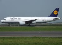 D-AIPL @ LFPG - Named Ludwigshafen am Rhein, Papa-Lima is one of the earliest MiniBus still around with the original operator.
