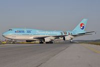 HL7488 @ LOWW - Korean Air Boeing 747-400 - by Dietmar Schreiber - VAP