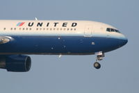 N643UA @ EBBR - Arrival of flight UA972 to RWY 02 - by Daniel Vanderauwera