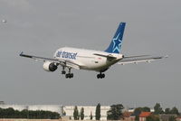 C-GFAT @ EBBR - Flight TS152 is descending to RWY 25L