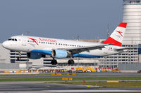 OE-LBO @ VIE - Austrian Airlines