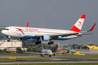 OE-LAY @ VIE - Austrian Airlines