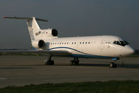 RA-42423 @ LOWG - Jak-42D