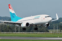 LX-LGQ @ LOWL - Luxair Boeing B737-79C final approach to LOWL/LNZ