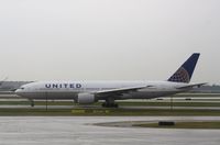 N220UA @ KORD - Boeing 777-200