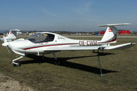 OE-CWM @ LOAN - DA20 on the Diamond Aircraft Home Base at LOAN Airport