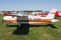 SE-EWD @ ESME - At EAA FlyIn - by Roger Andreasson